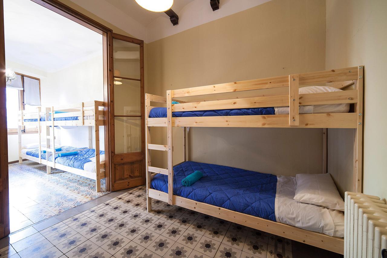 Bed In Girona Bed and Breakfast Εξωτερικό φωτογραφία