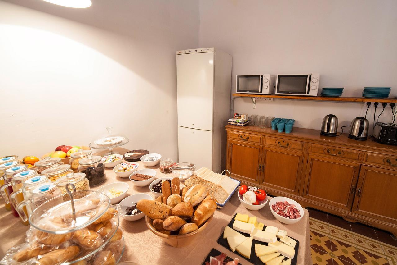 Bed In Girona Bed and Breakfast Εξωτερικό φωτογραφία
