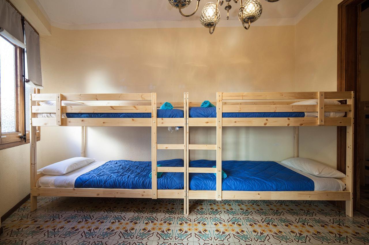 Bed In Girona Bed and Breakfast Εξωτερικό φωτογραφία