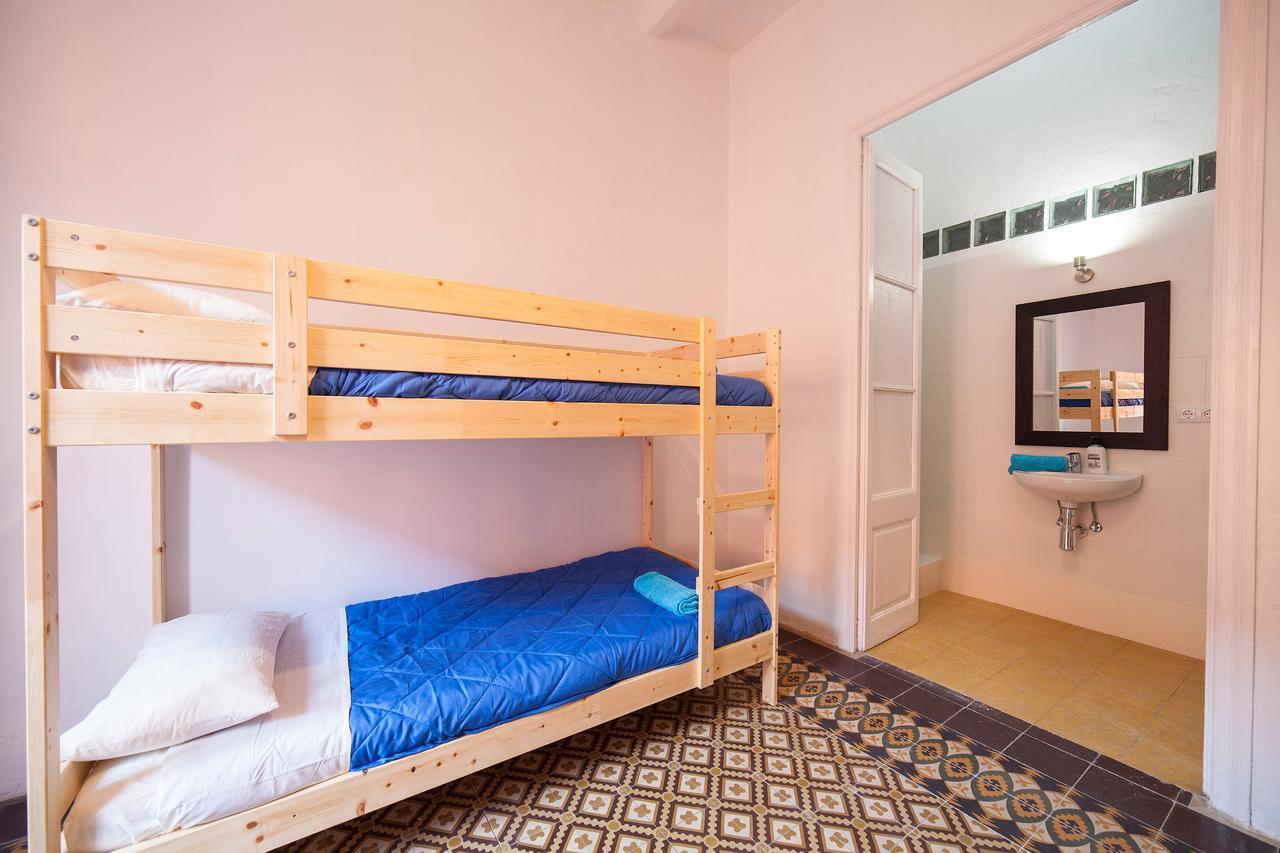 Bed In Girona Bed and Breakfast Εξωτερικό φωτογραφία