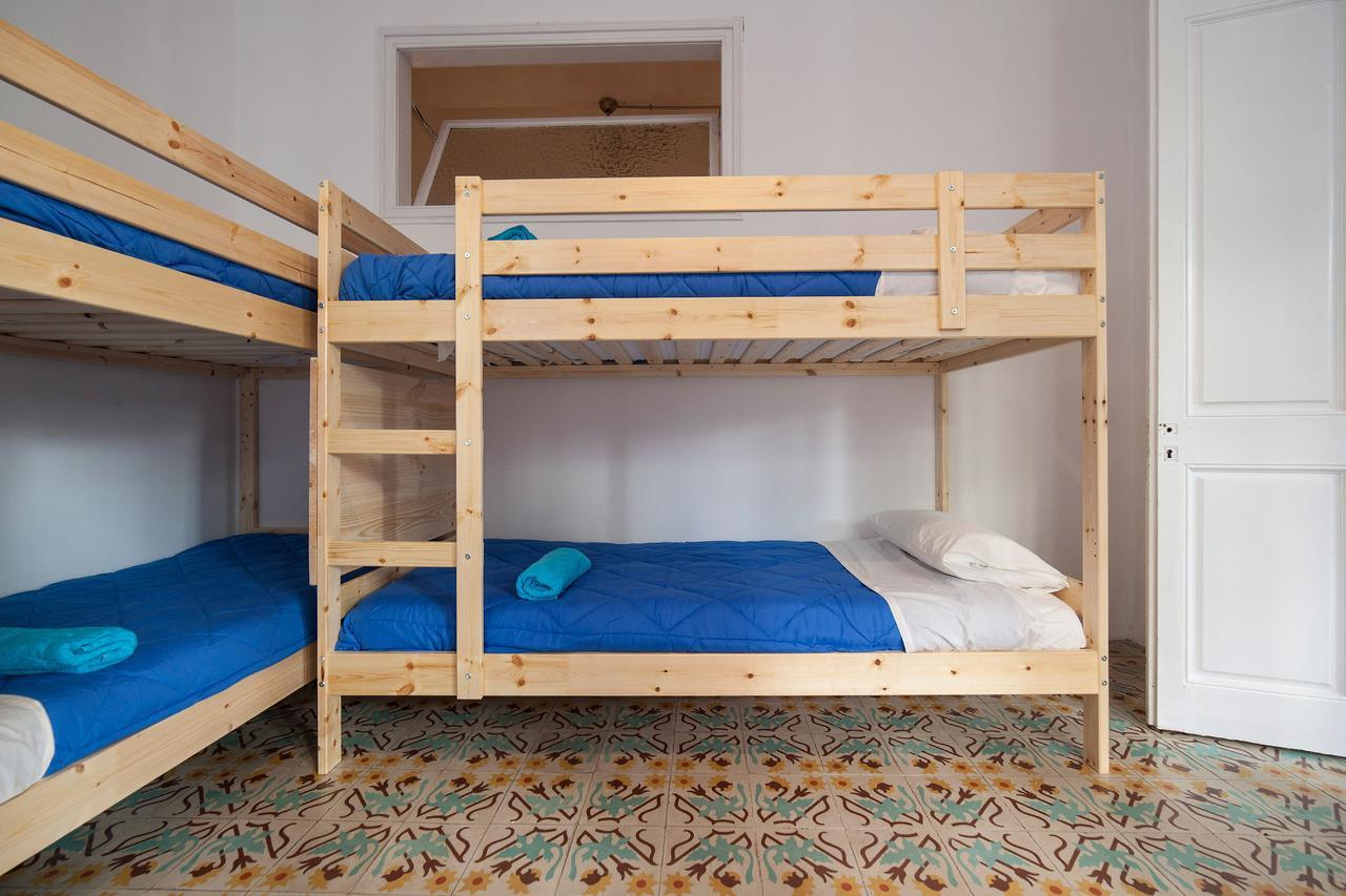 Bed In Girona Bed and Breakfast Εξωτερικό φωτογραφία
