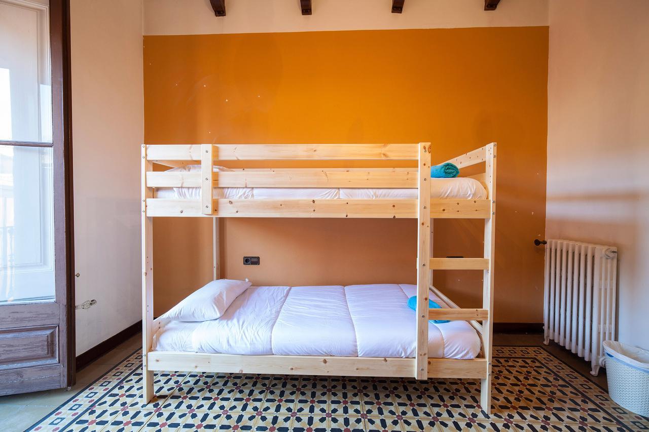 Bed In Girona Bed and Breakfast Εξωτερικό φωτογραφία