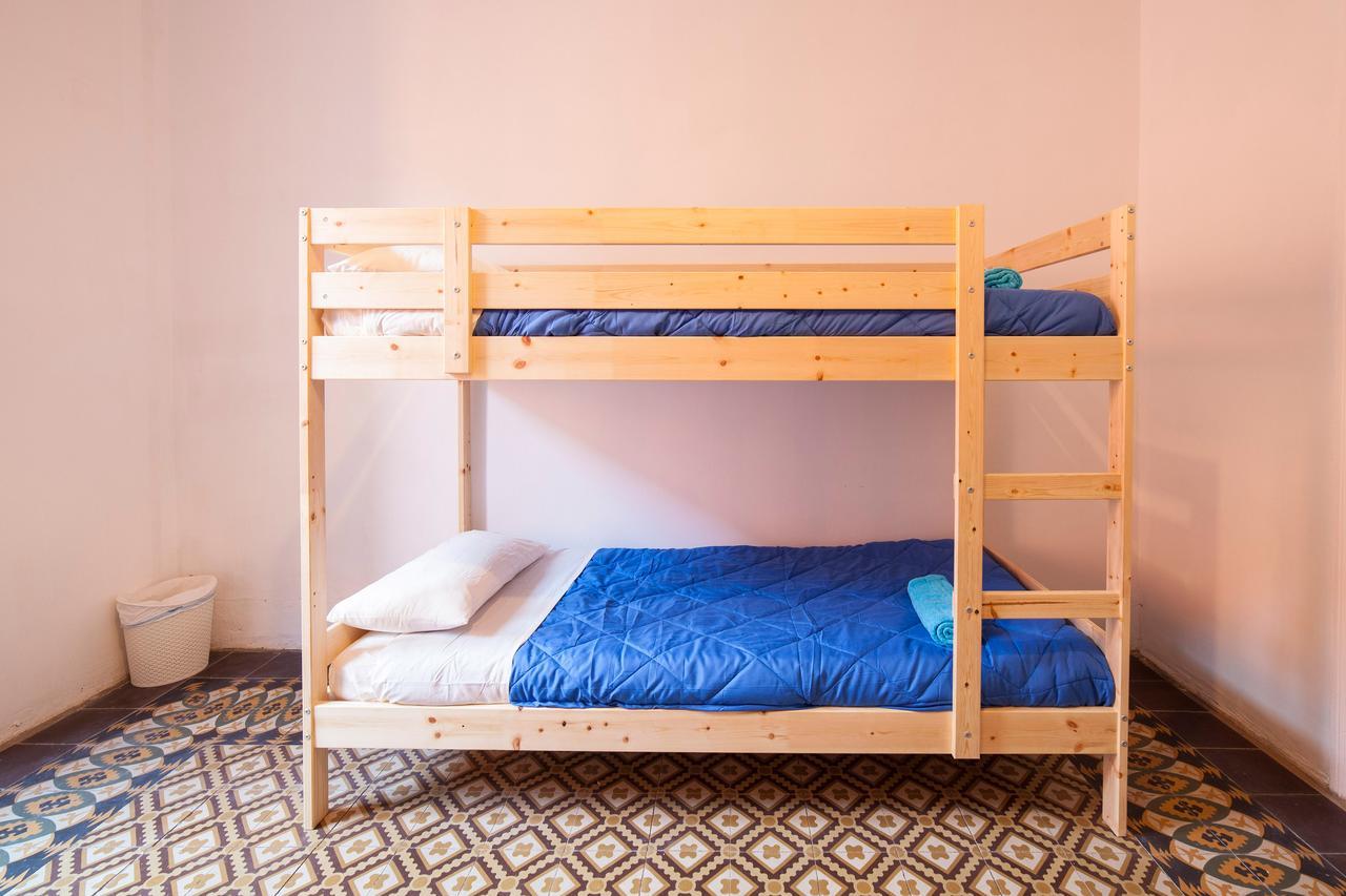 Bed In Girona Bed and Breakfast Εξωτερικό φωτογραφία