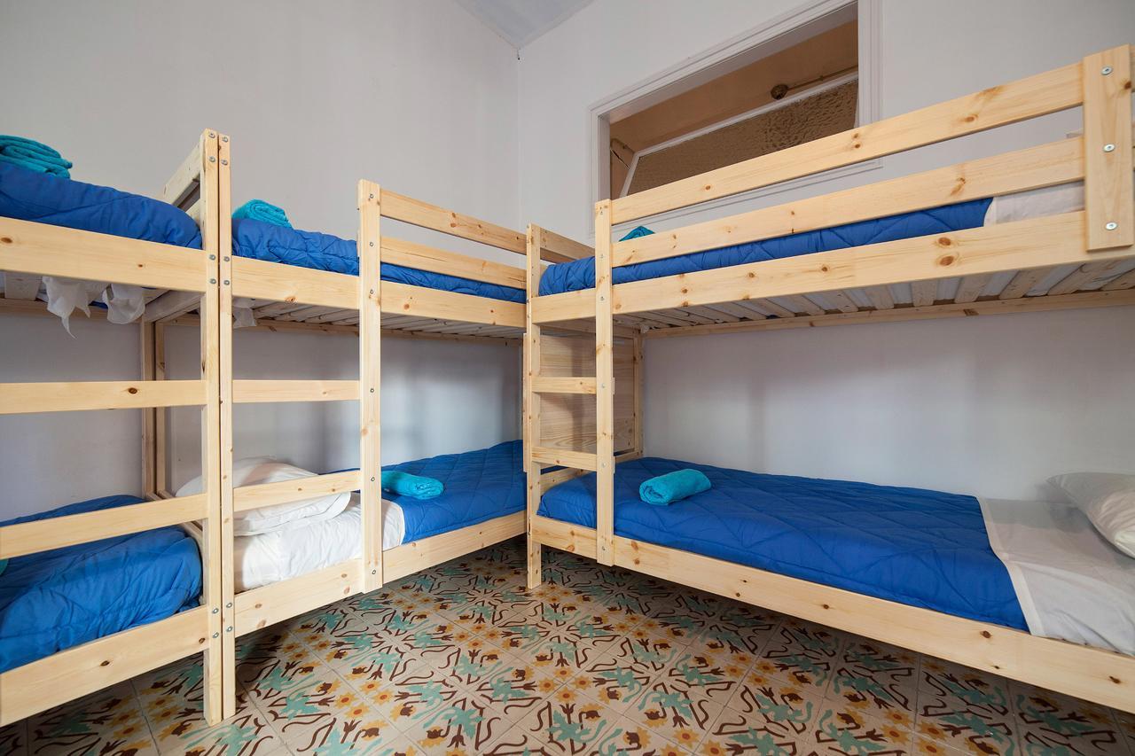 Bed In Girona Bed and Breakfast Εξωτερικό φωτογραφία