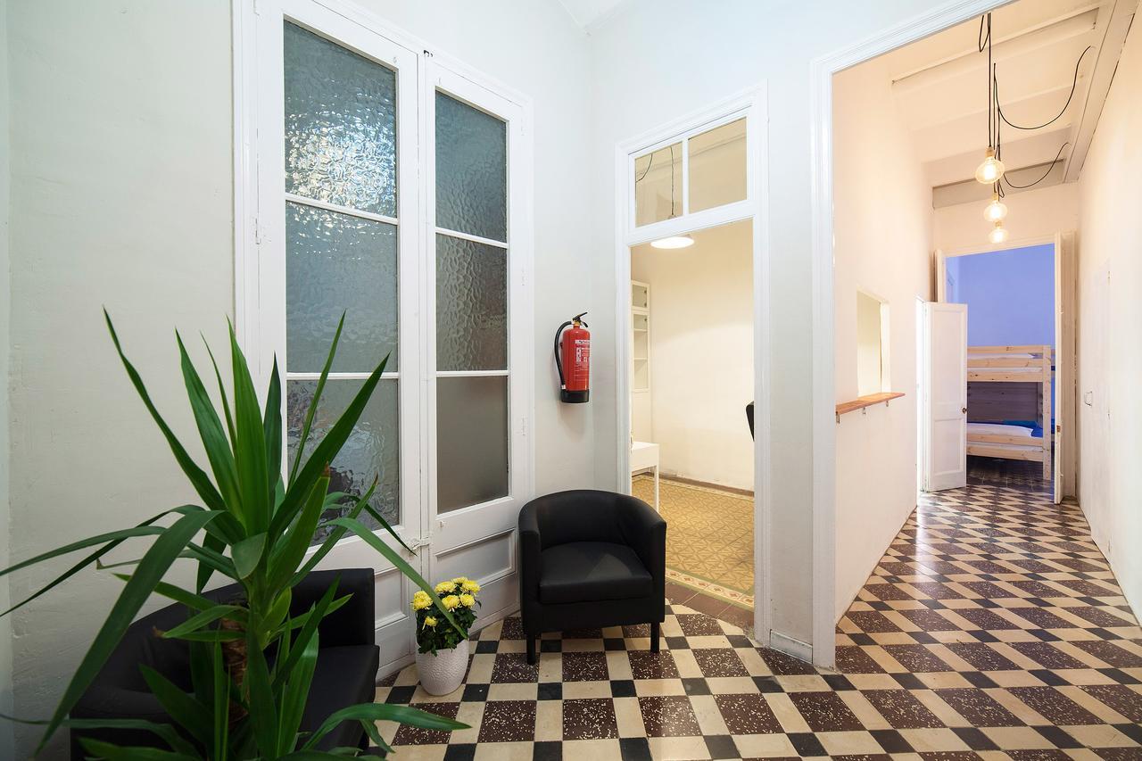 Bed In Girona Bed and Breakfast Εξωτερικό φωτογραφία