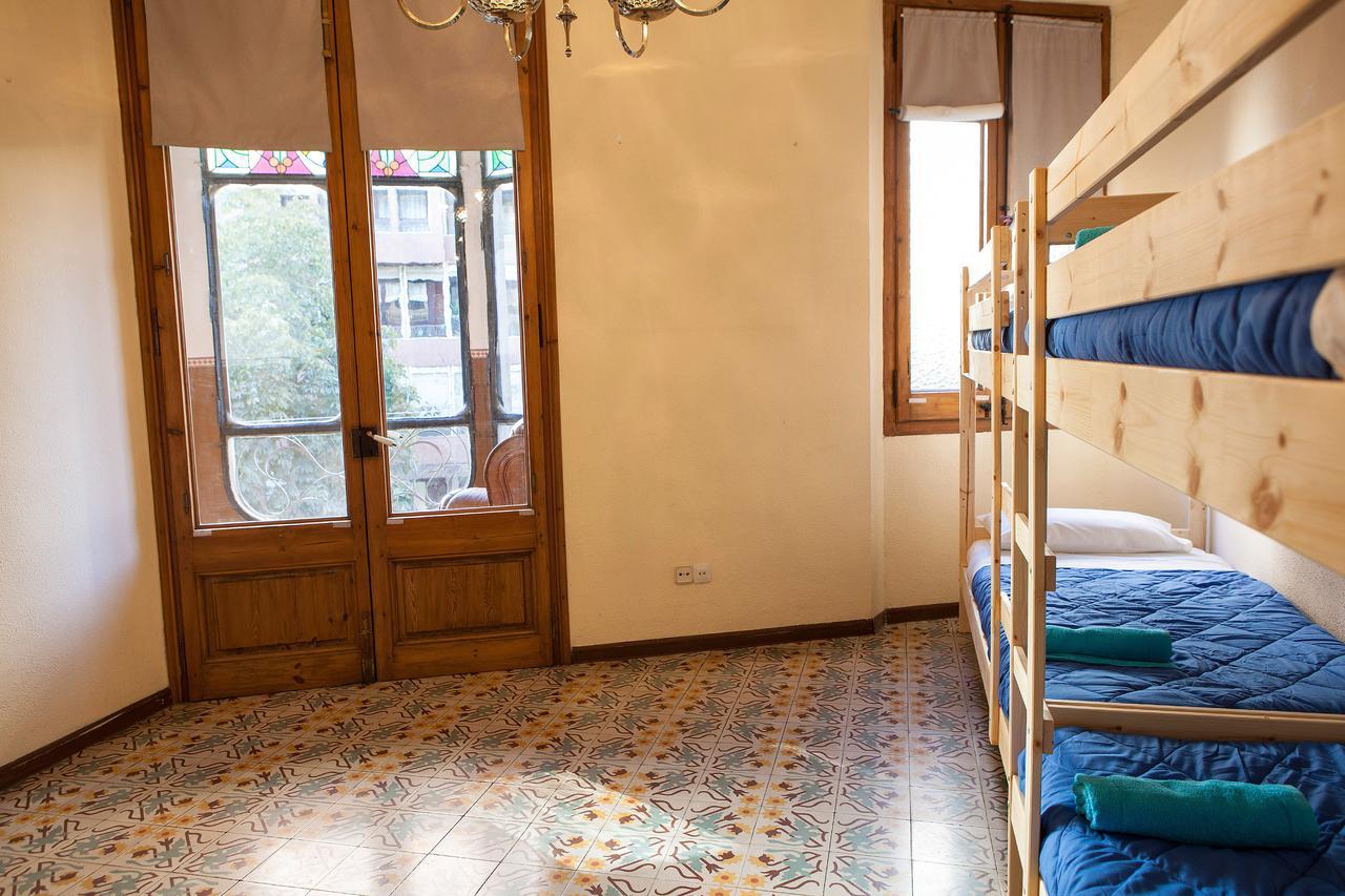 Bed In Girona Bed and Breakfast Εξωτερικό φωτογραφία