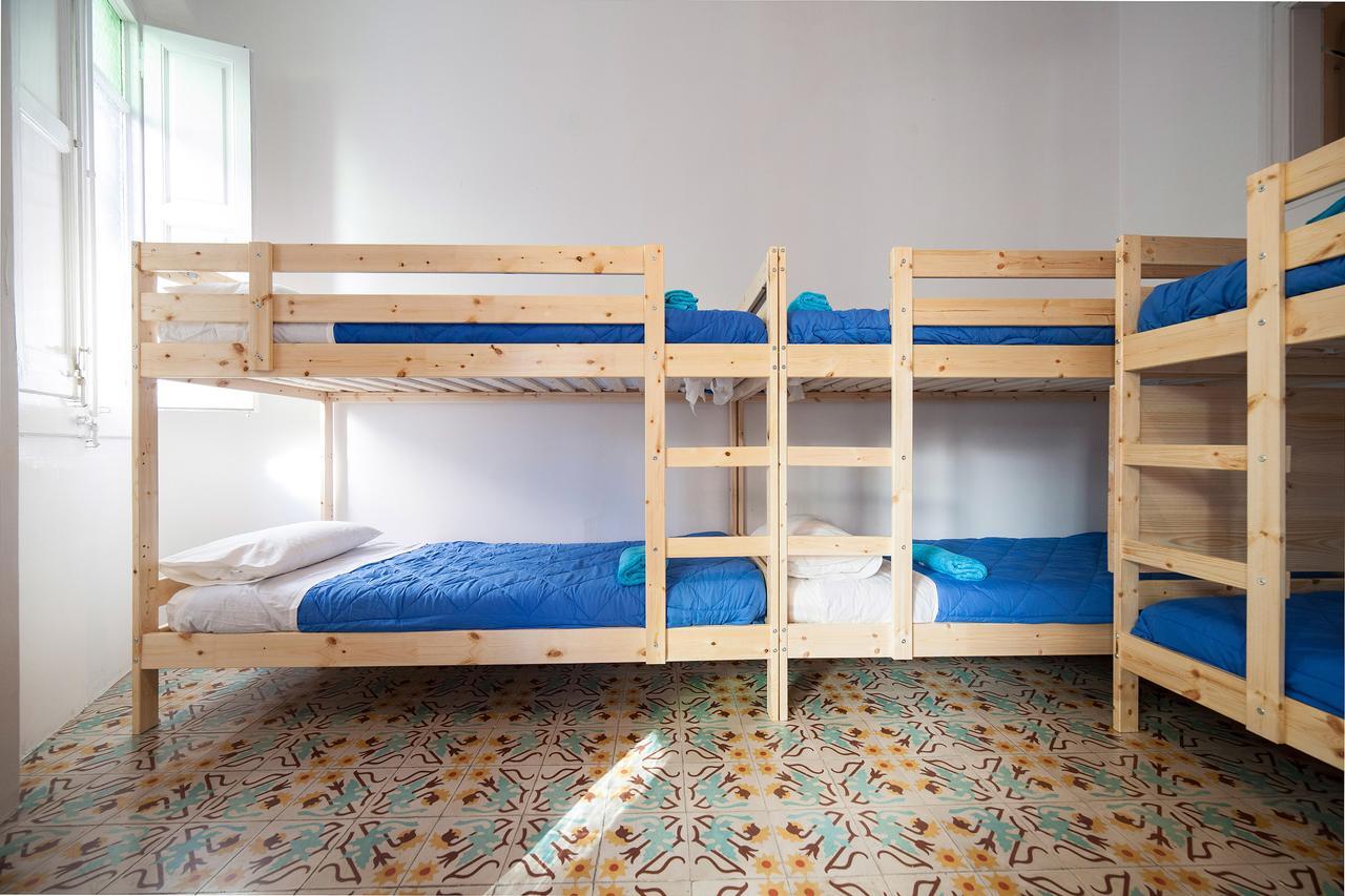 Bed In Girona Bed and Breakfast Εξωτερικό φωτογραφία