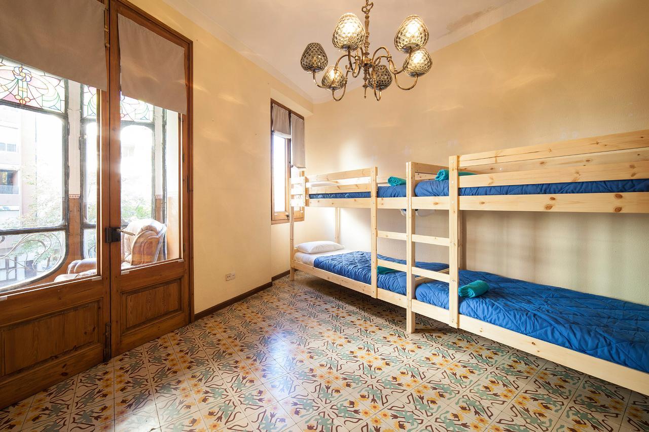 Bed In Girona Bed and Breakfast Εξωτερικό φωτογραφία