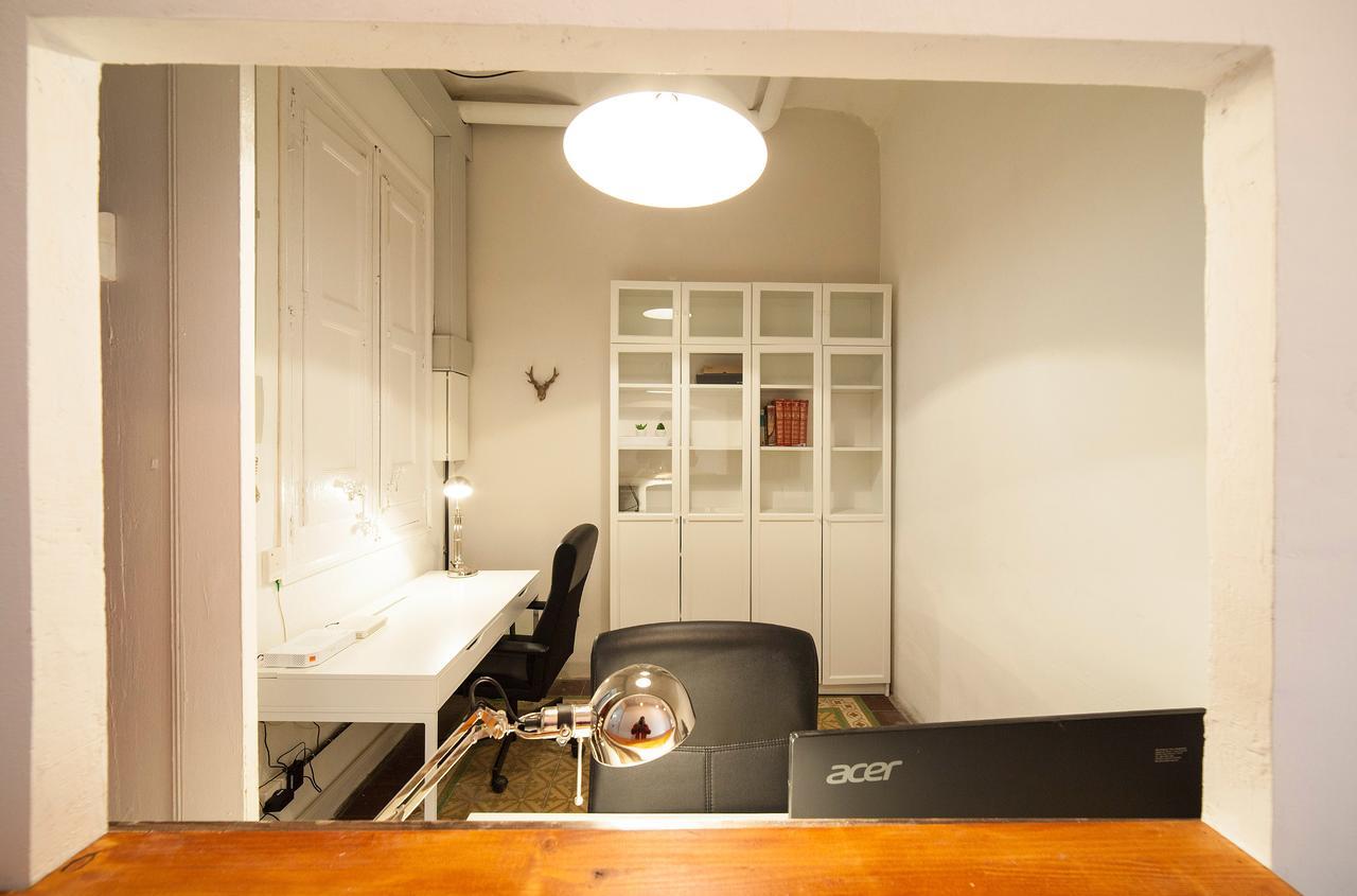Bed In Girona Bed and Breakfast Εξωτερικό φωτογραφία