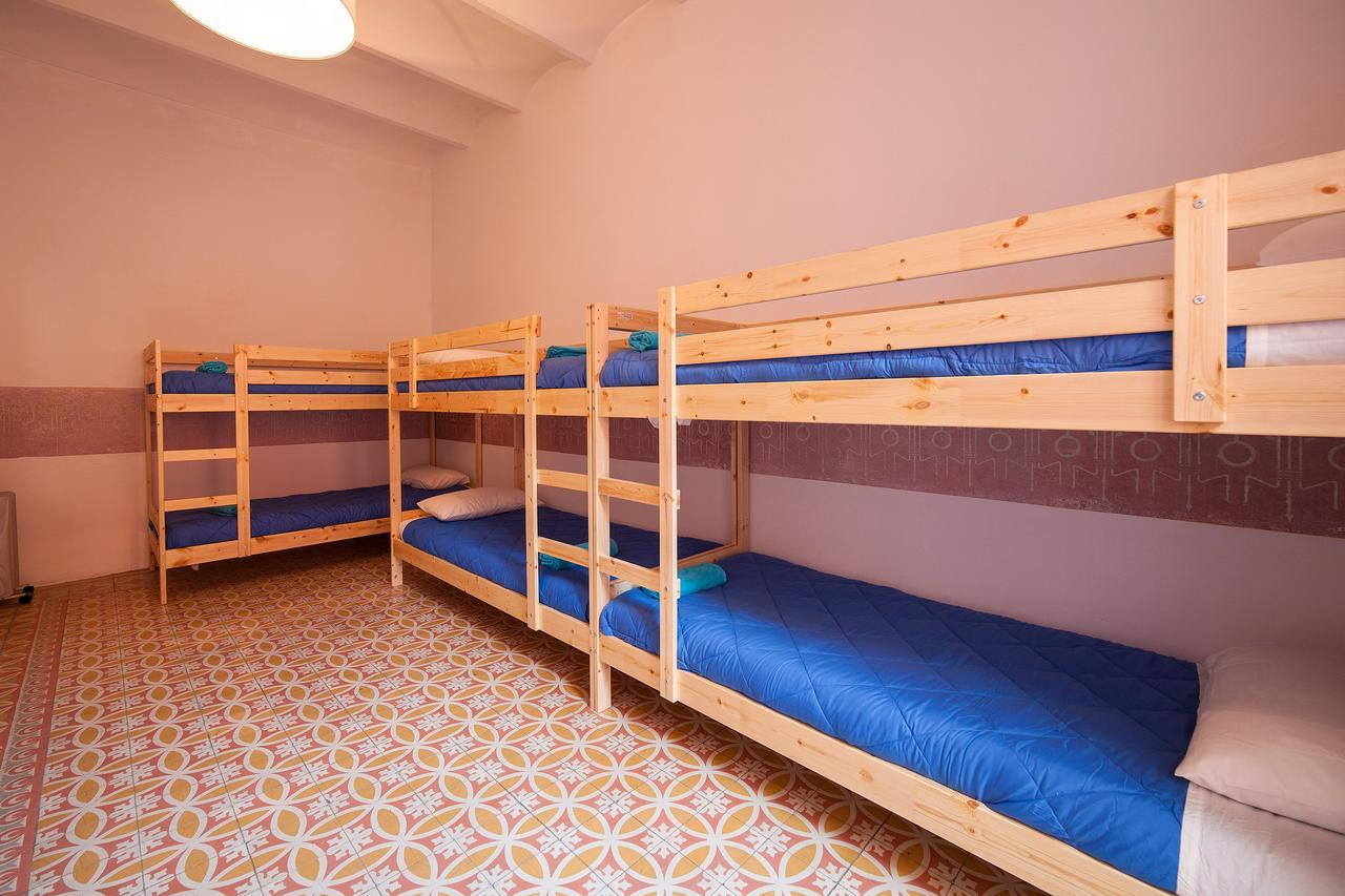 Bed In Girona Bed and Breakfast Εξωτερικό φωτογραφία