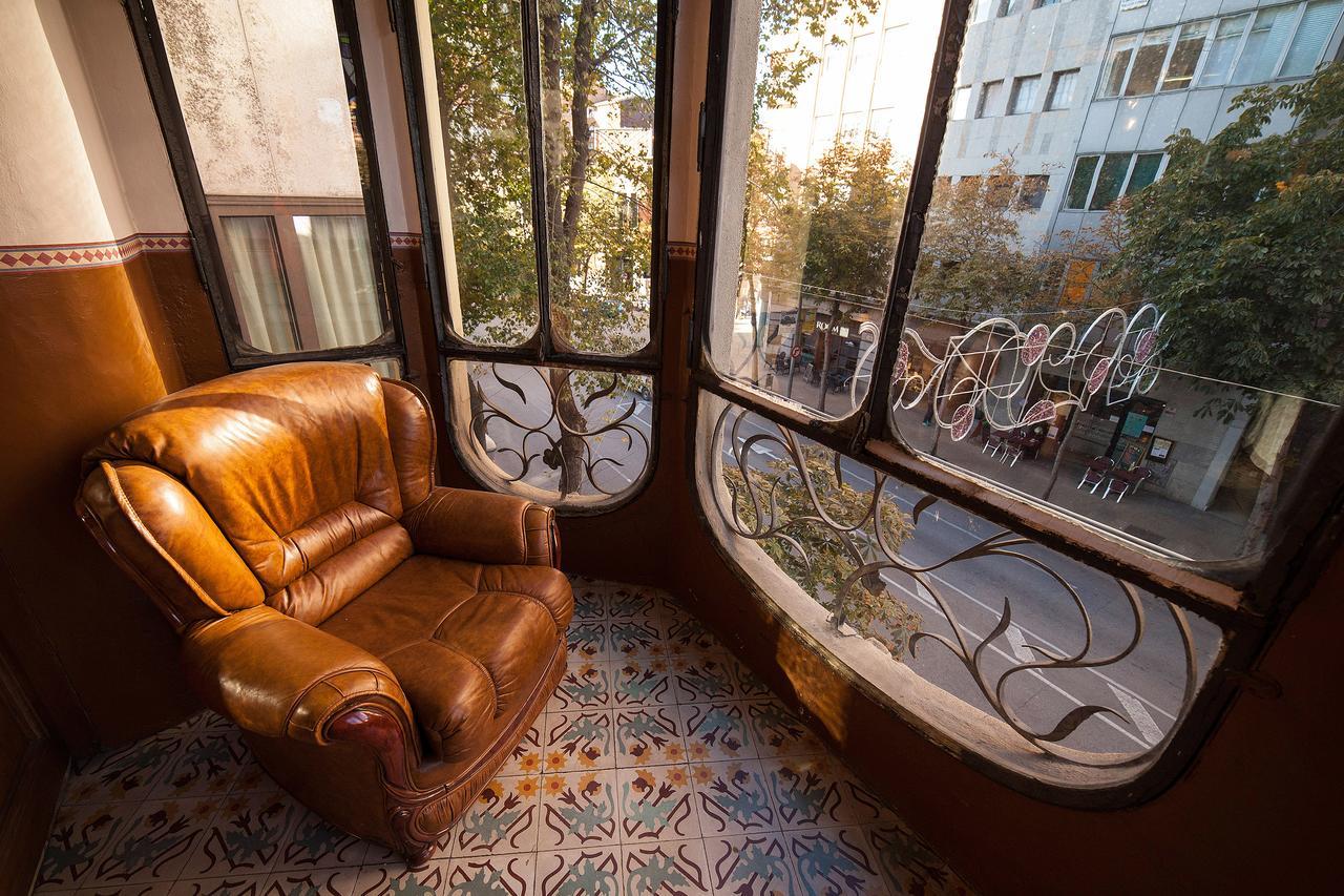 Bed In Girona Bed and Breakfast Εξωτερικό φωτογραφία