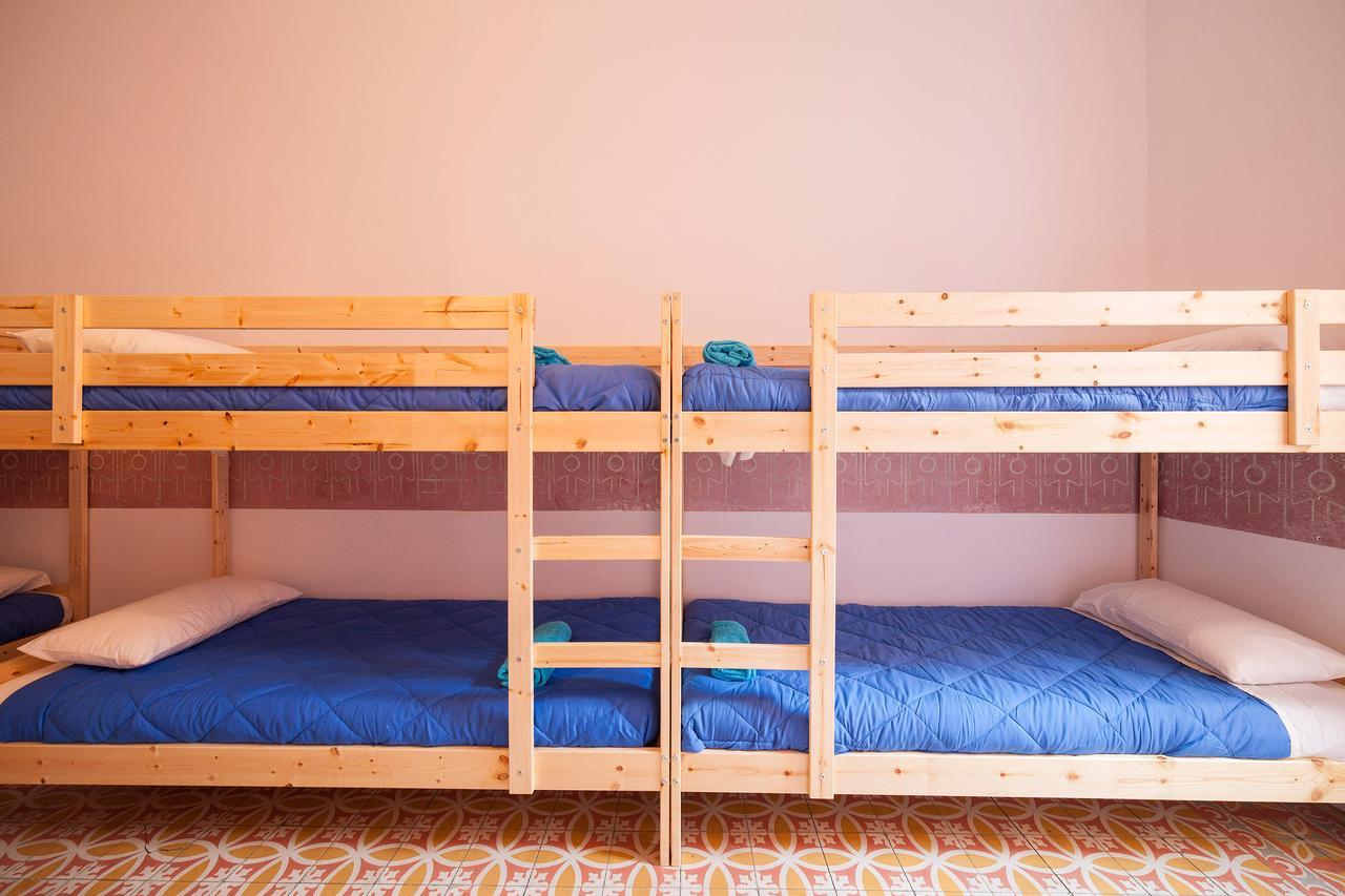 Bed In Girona Bed and Breakfast Εξωτερικό φωτογραφία