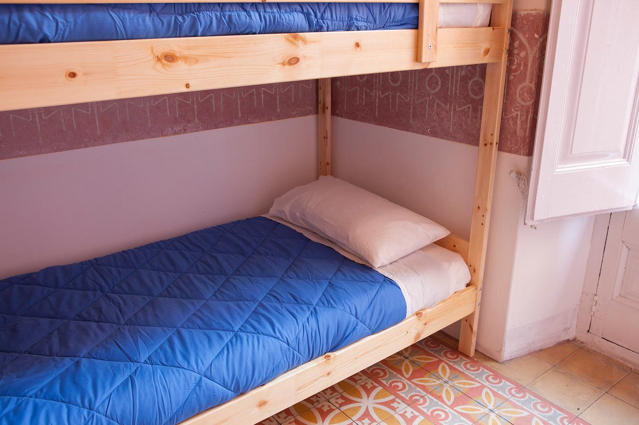 Bed In Girona Bed and Breakfast Εξωτερικό φωτογραφία